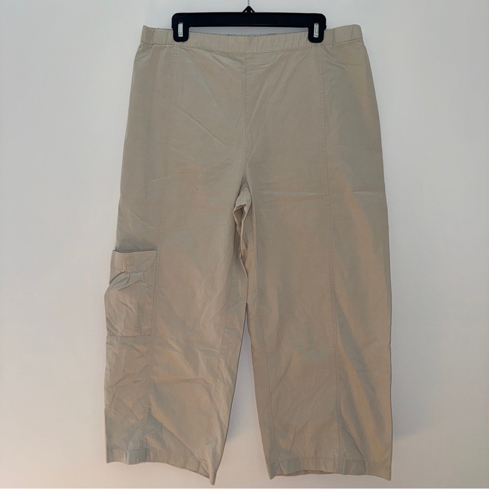 Habitat Women’s Beige Cropped Cargo‎ Pants Size Large.